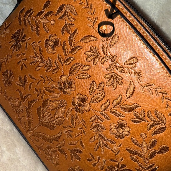 Sam & Hadley Intricate Floral Embroidered Tan Leather Boho Crossbody ShoulderBag - Picture 3 of 11